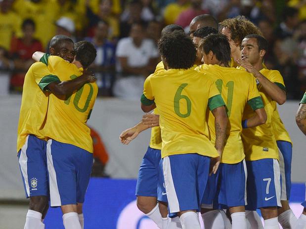 Brasil faz 8 na frágil China, empolga torcida e bate recorde com Mano