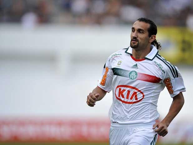 Com dois de Barcos, Palmeiras empata com Botafogo no fim