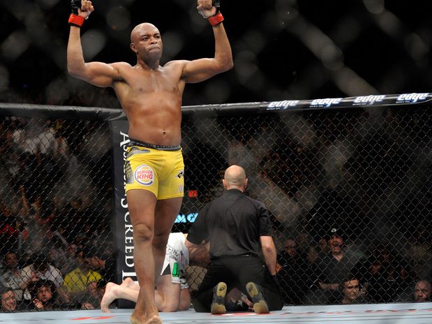 Globo transmite luta de Anderson Silva ao vivo com narração de Galvão