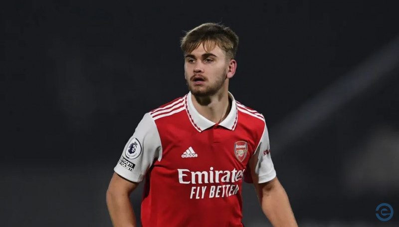Ex-jogador do Arsenal Billy Vigar de 21 anos morre após choque em campo