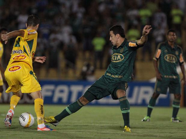 Palmeiras leva seis gols no 1º tempo e dá vexame histórico em Mirassol