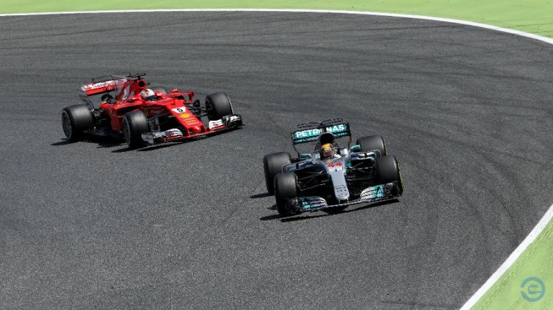 Hamilton se recupera de largada ruim, supera Vettel e embola o campeonato