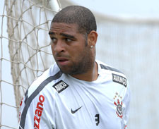 Adriano está oficialmente fora do Corinthians