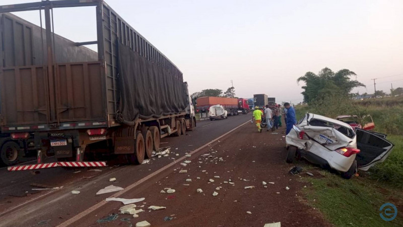 Colisão envolve cinco veículos e deixa trânsito congestionado na BR- 163