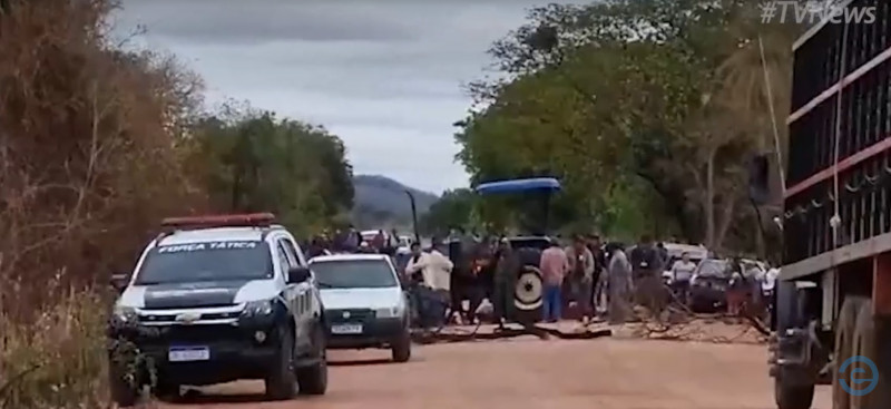 Moradores bloqueiam MS-345 em protesto contra más condições da estrada