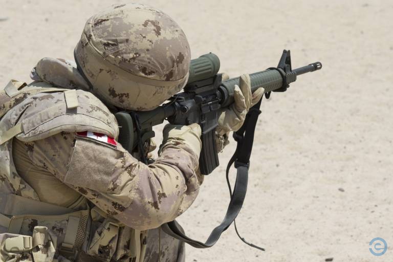 Atirador mata terrorista do EI com disparo a 3,5 km de distância