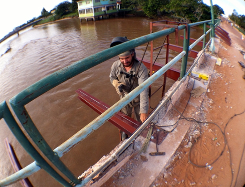 Governador entrega obra e participa de celebração da Festa do Divino