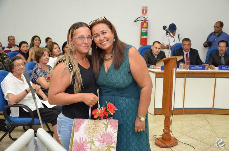 Com casa lotada, câmara de Coxim homenageia 13 mulheres - Edição MS