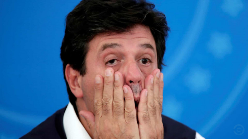 Mesmo sendo atacado, Mandetta 'não vai pedir o boné', diz Maia