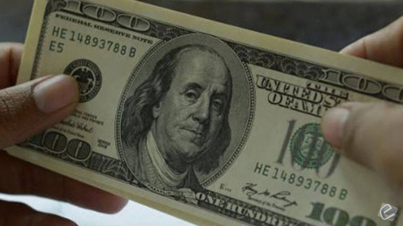 Dólar opera em queda nesta quinta e abre a R$ 3,22